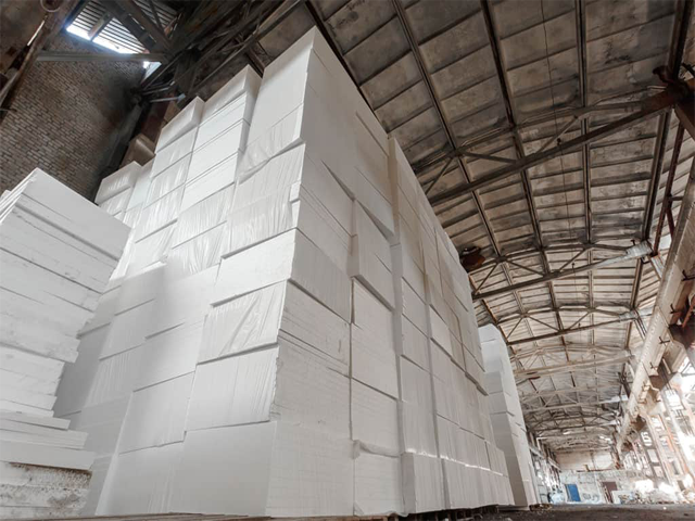 Productos de unicel y EPS preparados para entrega según volumen y destino