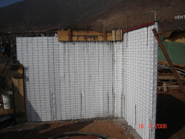 Panel W instalado en obra para muro