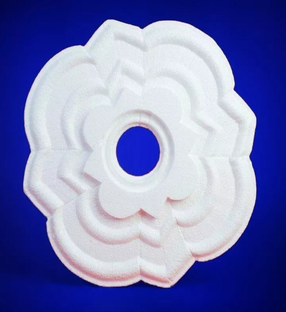 Rosetón de unicel para techo con lámpara al centro