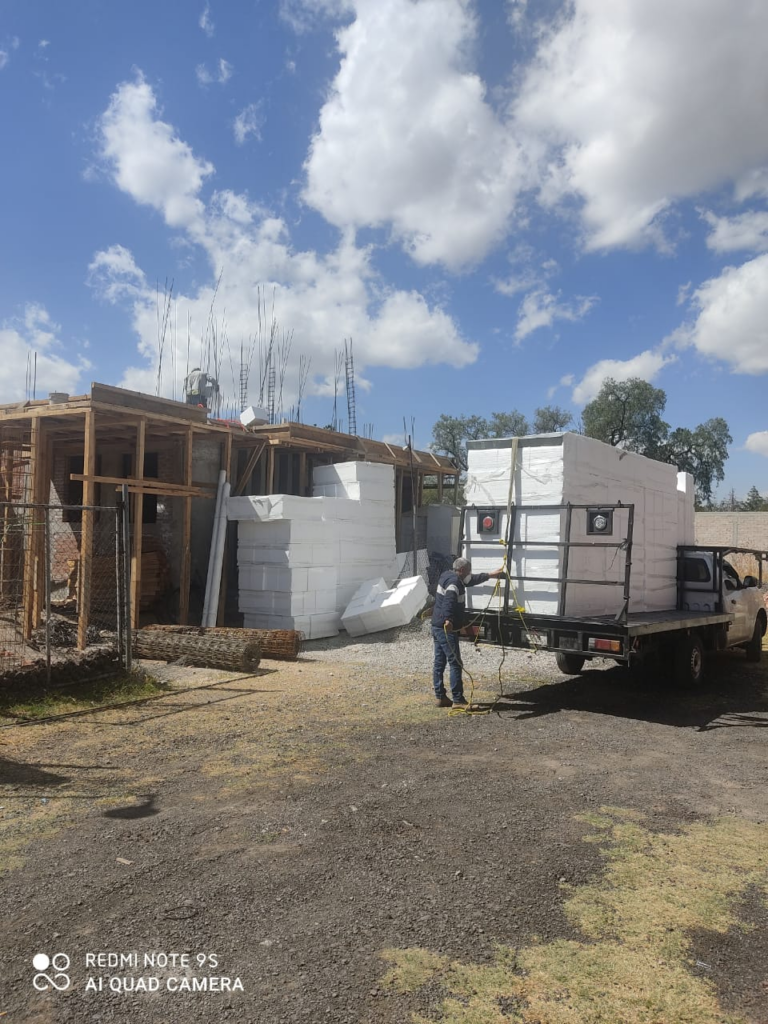 Atención para obra con productos EPS de construcción Moldurama MX