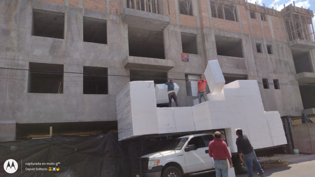 Casetón EPS colocado en obra para losa aligerada