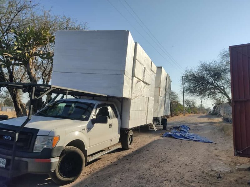 Molduras de unicel que pueden enviarse por paquetería cuando la medida y el empaque lo permiten