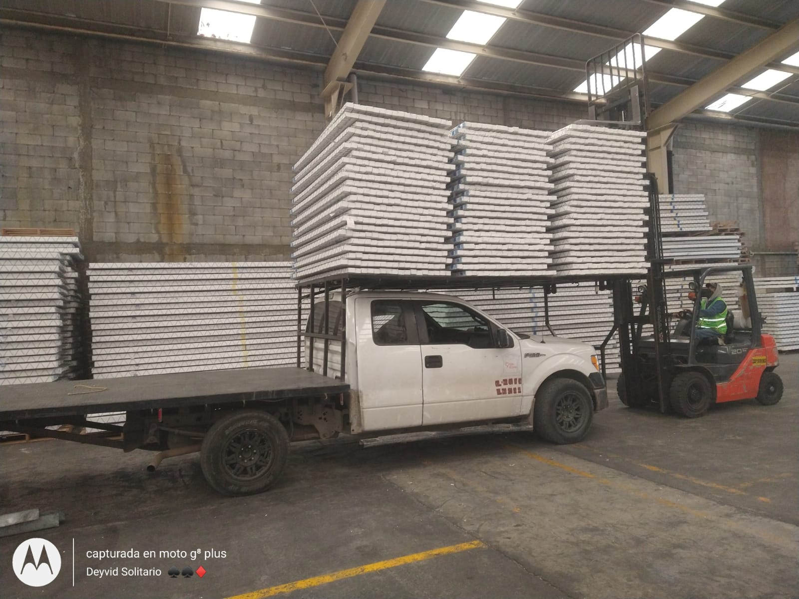 Muro divisorio con Panel W en construcción
