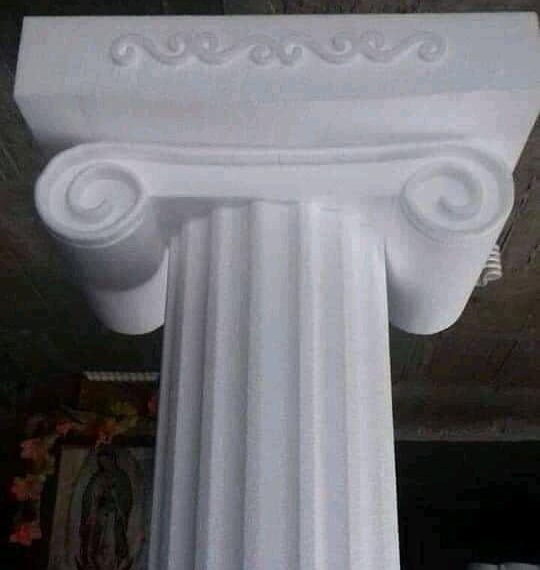 Columna decorativa de unicel con capitel